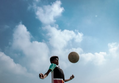 كيفيمكنلـFIFAأنيحسنتجربةمشجعيكرةالقدمحولالعالم